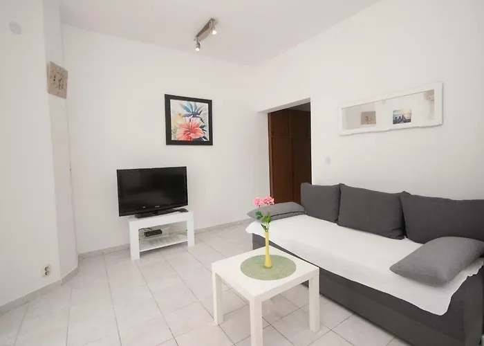 Superior One-Bedroom Apartment
